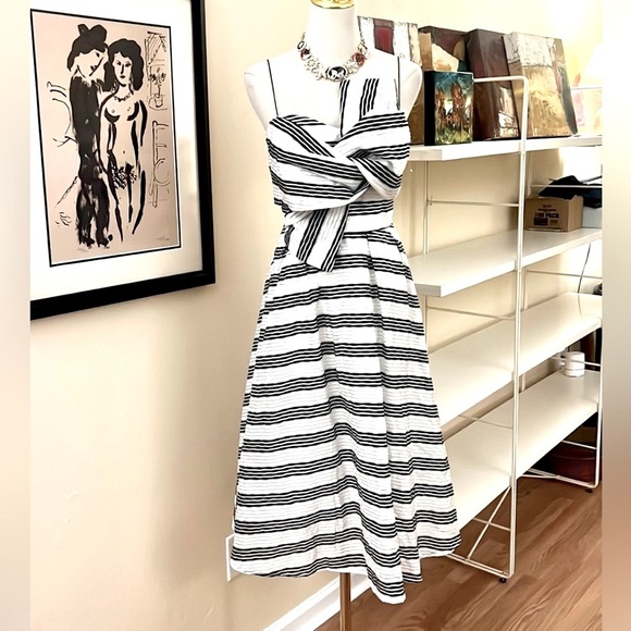 NWT ASOS,Bow-Front,B&WStriped,Twirl-able Dress,Excellent Condition, Size 8P - Picture 9 of 16